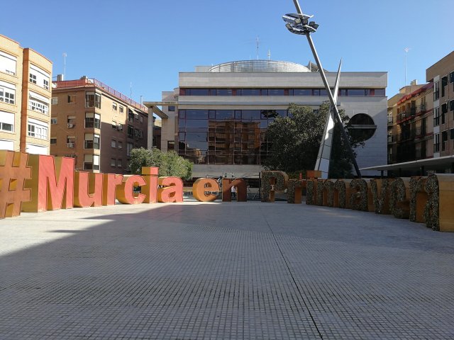 Adrian Turek i Tomasz Kornak - studenci II roku filologii angielskiej z PWSTE w Jarosławiu rozpoczęli studia na Universidad de Murcia w semestrze letnim roku akademickiego 2019/2020 w ramach programu Erasmus+